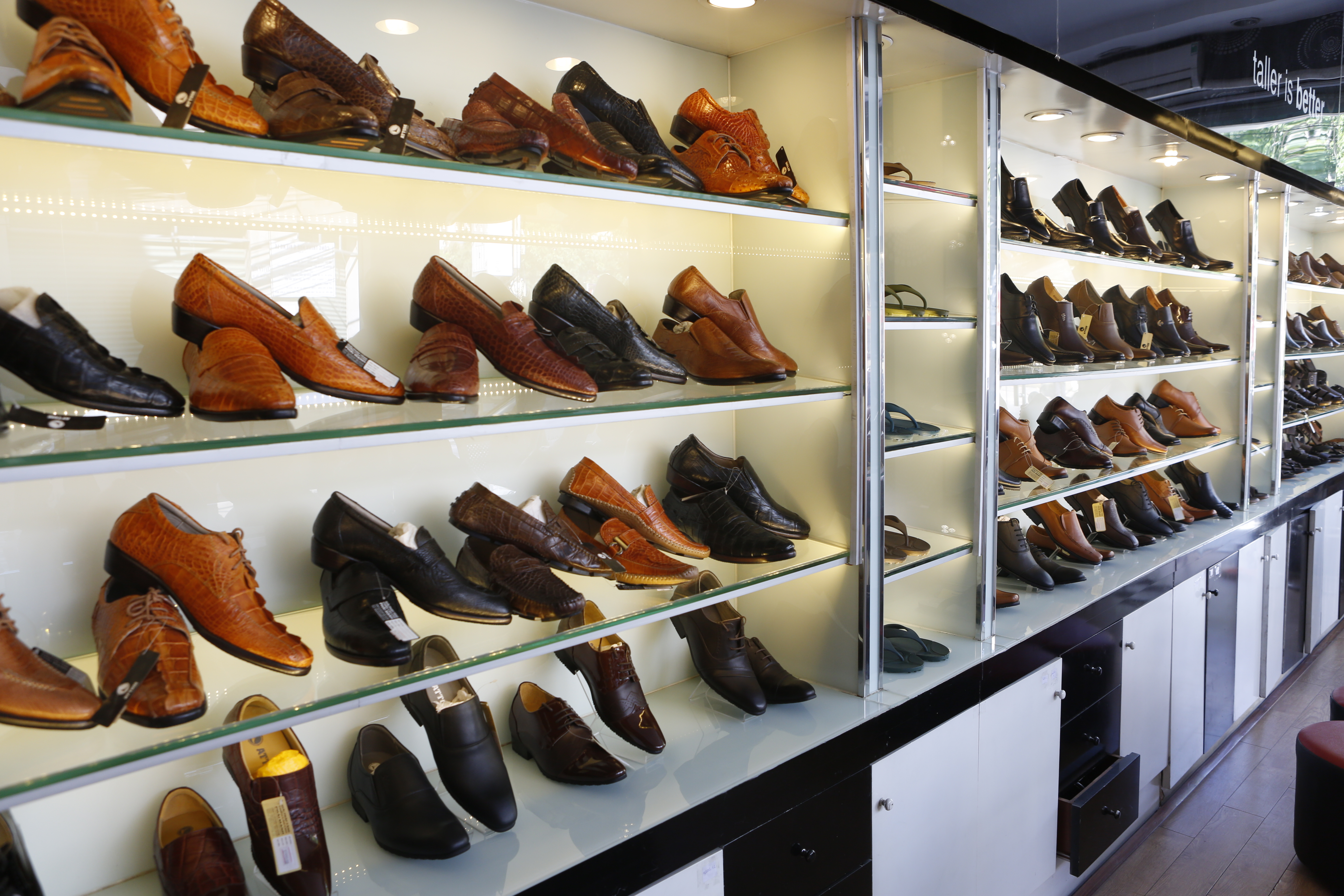 Chủ shop cần biết: Nam giới lựa chọn giày dép như thế nào?