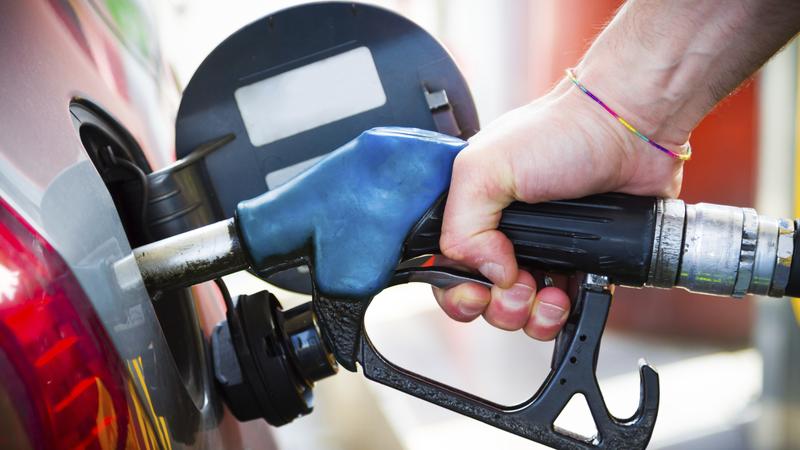 Giá xăng dầu sụt giảm: “Miếng mồi ngon” cho các doanh nghiệp