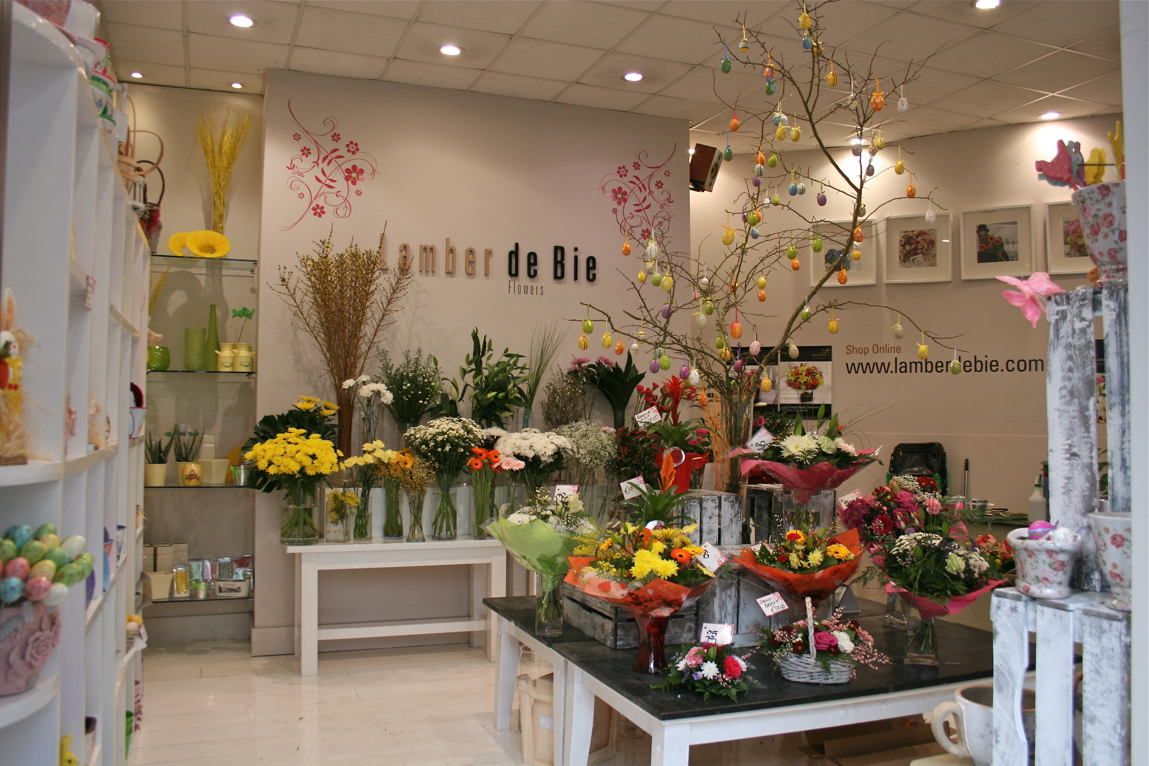 Mách nhỏ các loại hình dịch vụ khách hàng dành cho shop bán hoa tươi