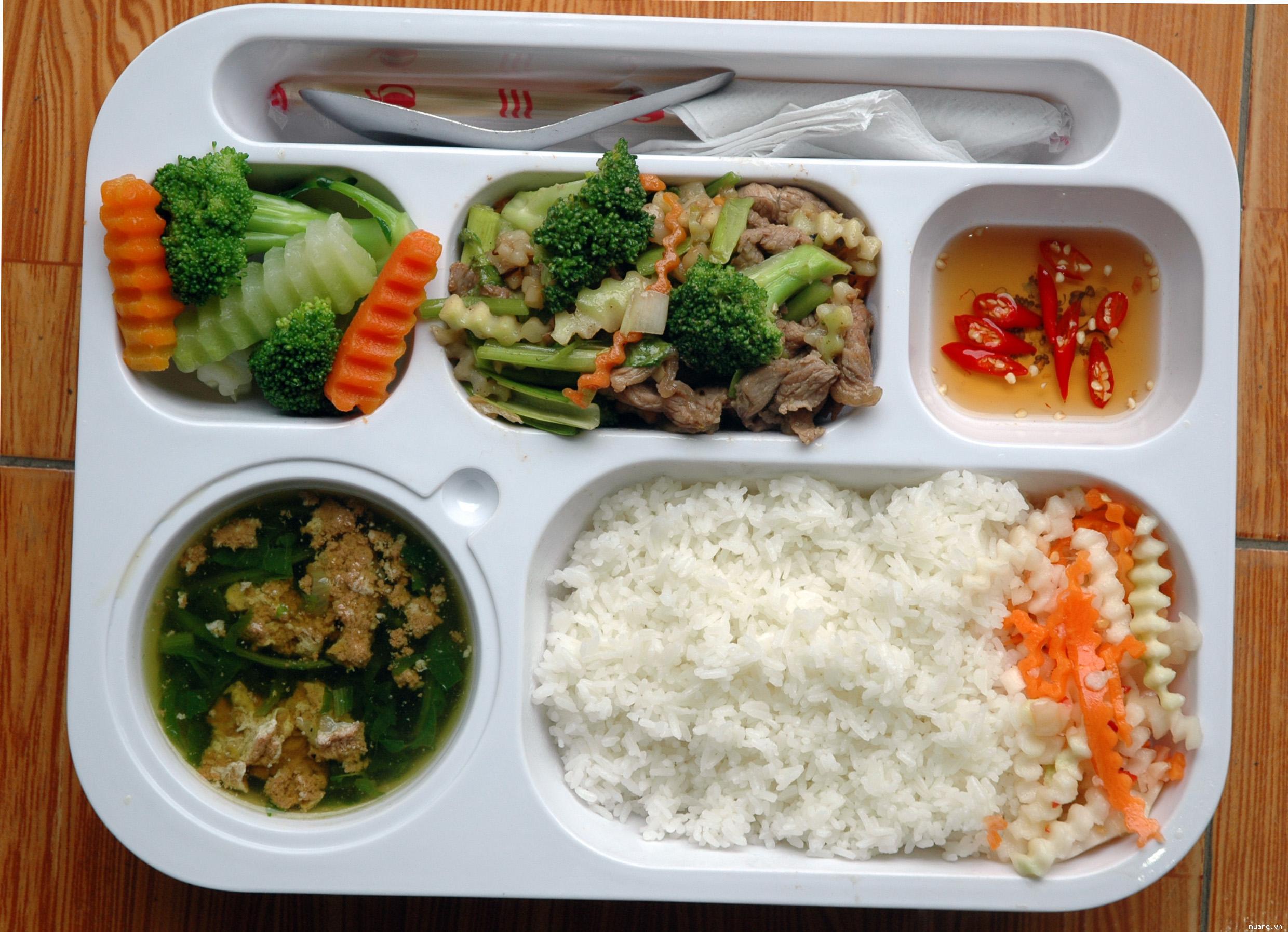 Bữa trưa của dân văn phòng các nước trên thế giới khác gì Việt Nam?